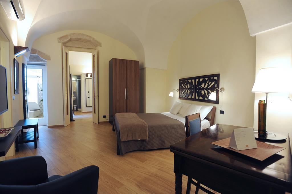 Negramaro Suite B&B Λέτσε Δωμάτιο φωτογραφία